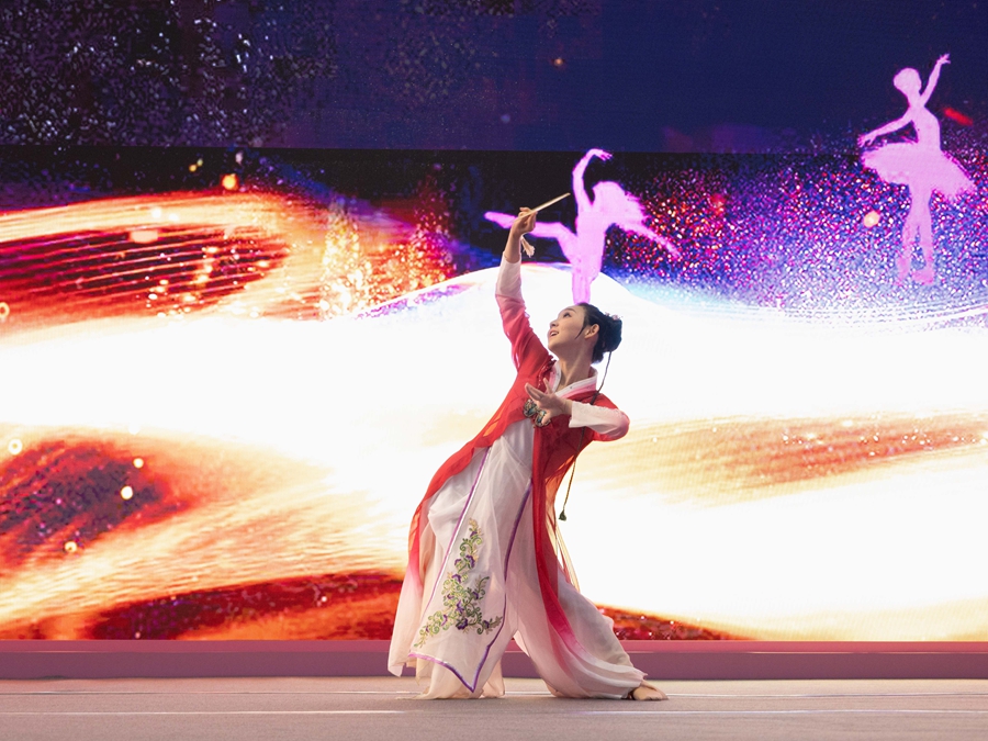 4.舞蹈《湘云飞》   表演者：陈卓0408.jpg