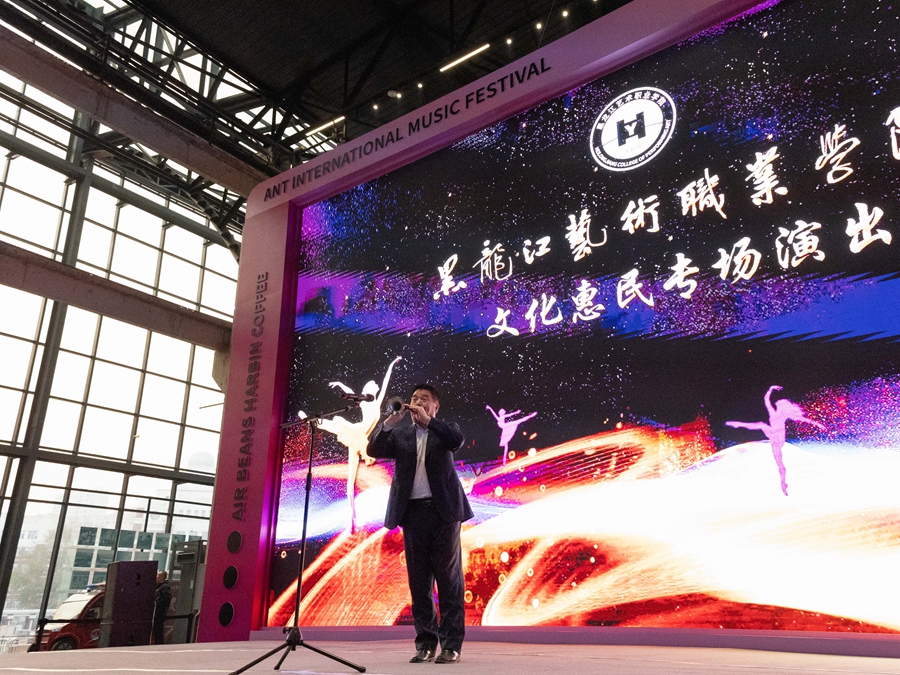 10.唢呐独奏《打枣》 表演者：吴权喜1002.jpg